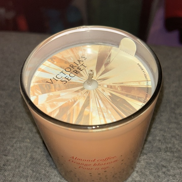 Victoria’s Secret Amaretto Fizz Single Wick Candle - Picture 3 of 3